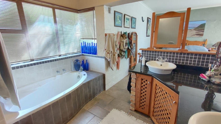 3 Bedroom Property for Sale in Stilbaai Wes Western Cape